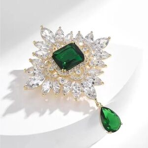 Elegant Green and Gold tone Brooch